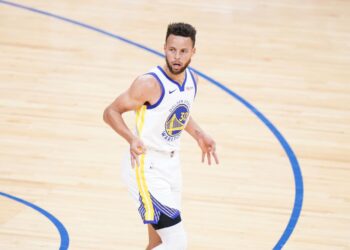 On Basketball: Stephen Curry shooting his way into history