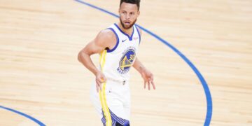 On Basketball: Stephen Curry shooting his way into history