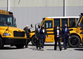 Dems push $25B to electrify school buses, a Biden priority