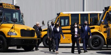 Dems push $25B to electrify school buses, a Biden priority