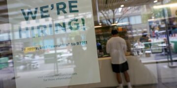 498,000 American’s seek unemployment aid in a pandemic low