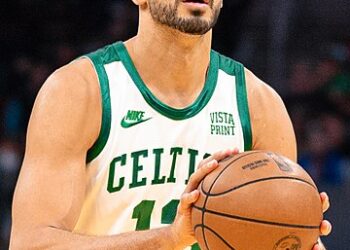 Photo by Erik Drost of Enes Kanter via Wikipedia