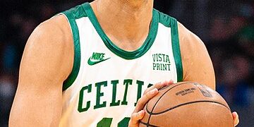 Photo by Erik Drost of Enes Kanter via Wikipedia