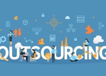 Behind the Scenes: Outstaffing vs Outsourcing – Making Informed Decisions