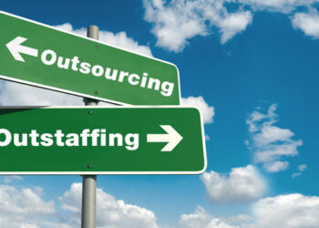 Outstaffing vs Outsourcing