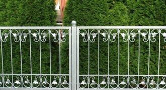 Metallzäune: Ein vollständiger Leitfaden zu Materialien, Stilen und Installation | Gabella