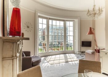 Craic-ing Good Stays: Belfast’s Best Short-Term Lets