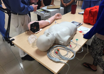 Comprehensive CPR AED Training: Empowering Lives with Chicago’s Pulse
