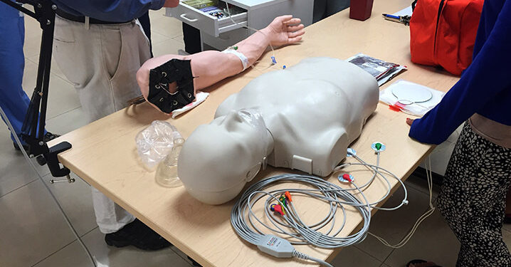 Comprehensive CPR AED Training: Empowering Lives with Chicago’s Pulse