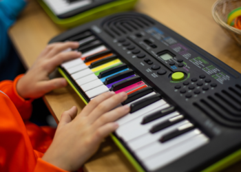 drama school child playing paino keyboard