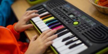 drama school child playing paino keyboard