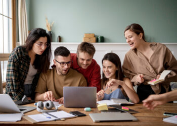 Key Features to Look for in a Retail Learning Management System to Maximize ROI