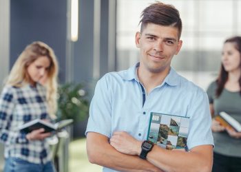 Tips for Parents to Support Teen Confidence Growth with Expert Coaching