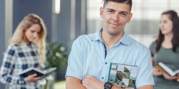 Tips for Parents to Support Teen Confidence Growth with Expert Coaching