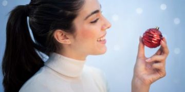 The Science Behind Attar Longevity: What Makes These Fragrances Last All Day